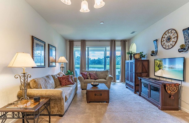 New Listing! Trafalgar Village Resort, 10mi to Disney & 20mi to Universal - IT880