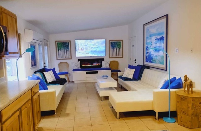NEW LISTING. Vacation or Workation - Perfect Get-Away by the River and Trail