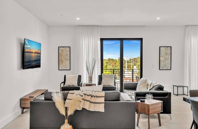 New Luxe 3/3 Condo Ft Lauderdale Beach & Las Olas