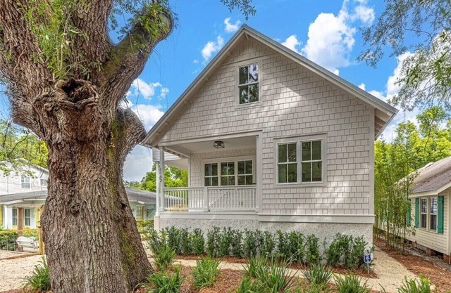 New Luxury Beach House! 300 feet to beach, walk to Crab Daddys, Brewery, & Shops