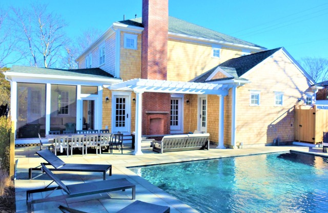 NEW Luxury Beach House. Inner Village, Amazing Pool/Outdoor Entertaining Areas!