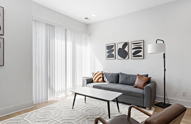NEW Luxury Condo Close to Broadway!