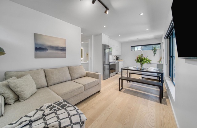 New Modern Dunbar Laneway Getaway