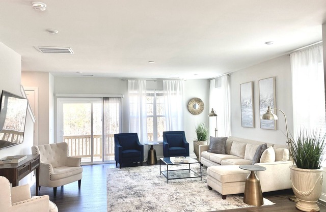 New Modern Home near RDU-1st floor bedroom