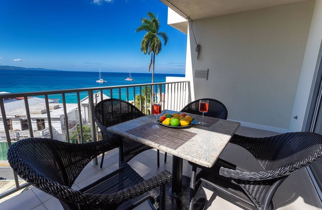 New Modern Ocean View 2Bed2Bath Hip Strip