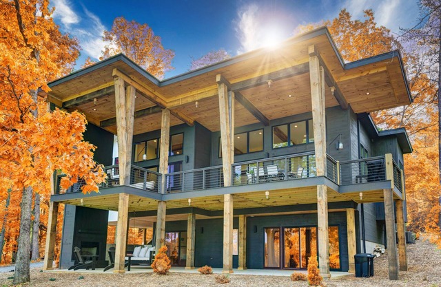 New/Modern Rustic/Mins. to Blue Ridge/Spacious/Hot Tub