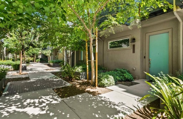 New Modern townhome three-level in home parking 2+3 bathroom