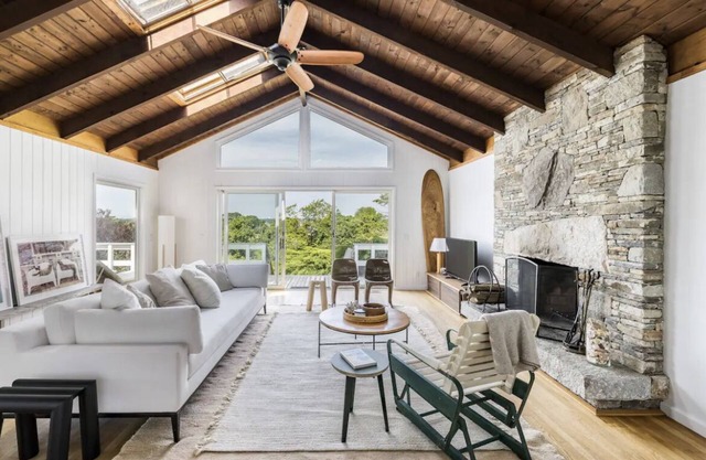 NEW… Montauk House with Lake views & amazing sunsets!