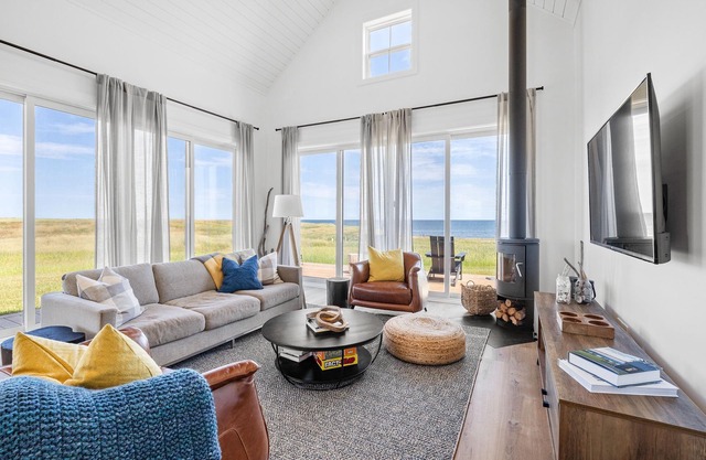New Ocean Front Beach House With Access To Private Beach (License#2203401)