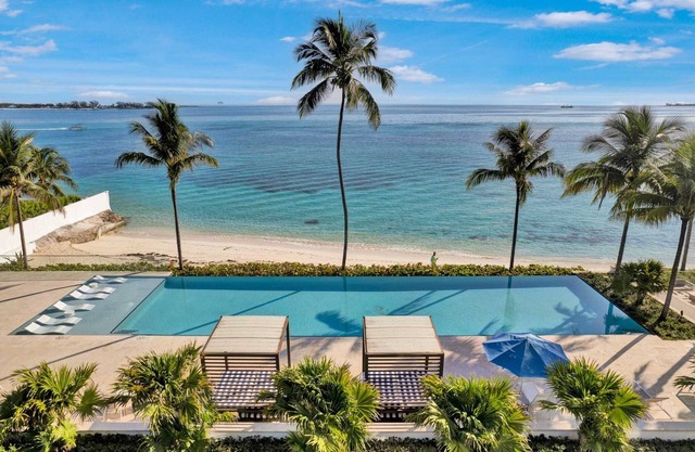 *NEW* Oceanfront apartment steps away from Baha Mar