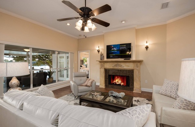 New Orleans Area 5BR 3.5ba with Gourmet Kitchen and Private Boat Dock