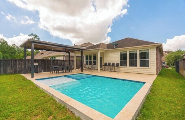 New POOL & SPA + Pergola & BBQ modern 1 story home
