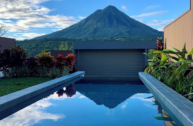New private villa, spectacular views, private pool, jacuzzi, sun deck, A/C, WiFi