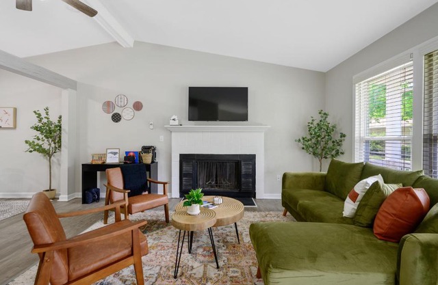 NEW Renovated 4BR Games Big Backyard Deck
