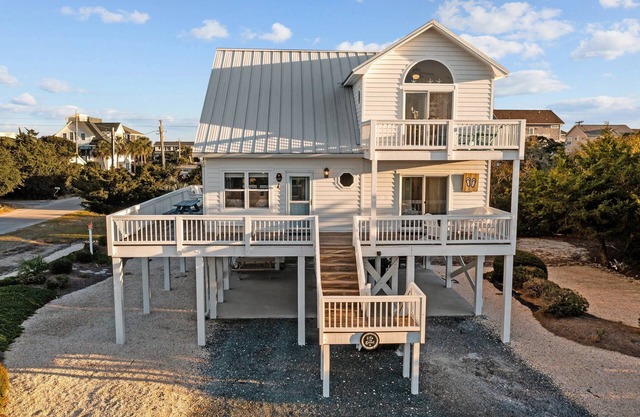 NEW Renovations, Great Location, Water Views, Topsail Beach
