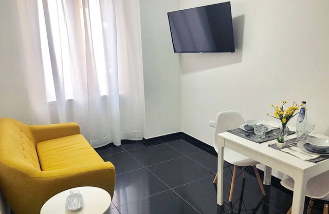 NEW SERVICED CENTRAL APARTMENT FOR STUDENT AND BUSINESS