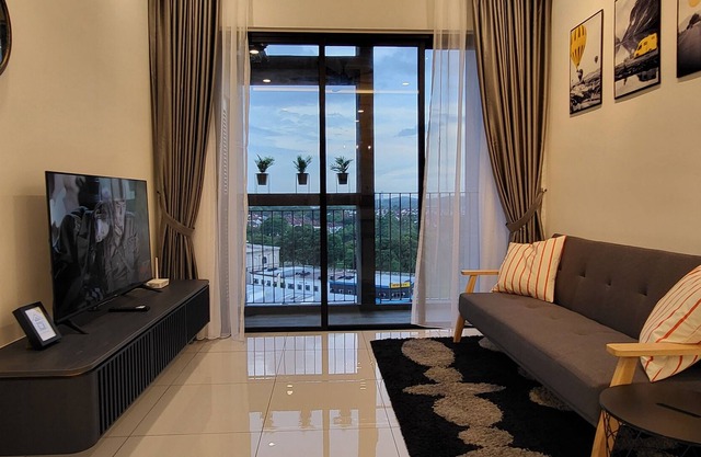 New Sky Trees AEON Bukit Indah, Netflix & Wifi Nearby eateries & entertainment