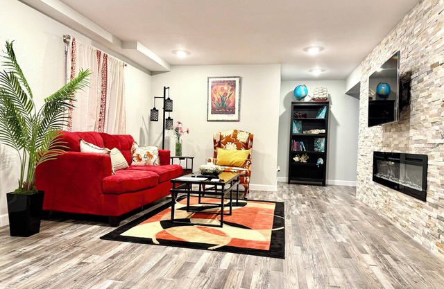 New Spacious Walkout Basement in Parker with Private Entry-Bedrom-Kitchen-Closet