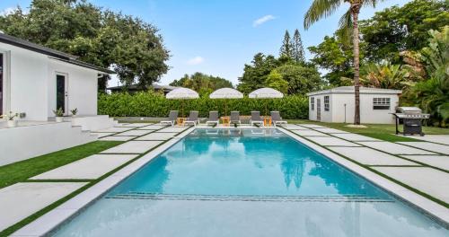 New Spectacular 6BR Bliss - Pool - Spa & Pickell