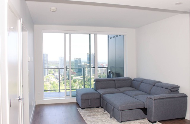 NEW Stylish Condo with City Viewn