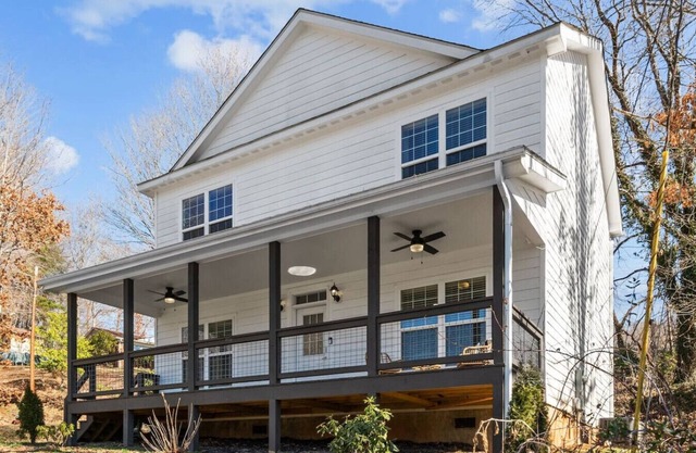 New Stylish House with Modern Amenities + Hot Tub
