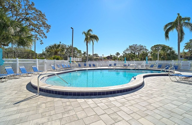 New To Market-Near IMG, Shops, Dining
