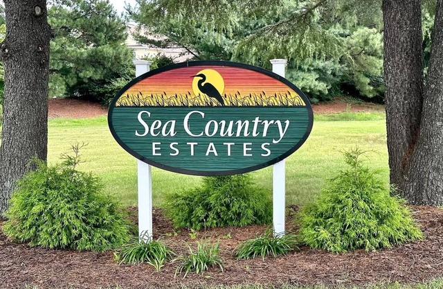 New to VRBO! Cozy cottage close to everything!