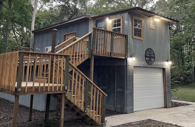 NEW TO VRBO - Modern Farmhouse Studio - Queen Bed - 1 Acre