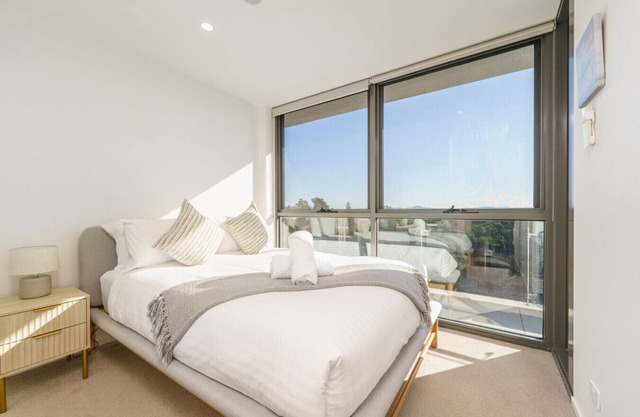 New to VRBO: Top-Floor Apartment Near Shops and Arboretum views