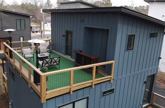 New Turf:Rooftop& Patio min's from Downtown, Duke, NCCU, Hospital,Durham Bulls