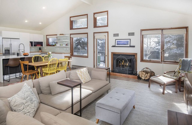 New! Updated Townhome | 20 Min Shuttle Ride to Skiing | Shuttle Stop Nearby