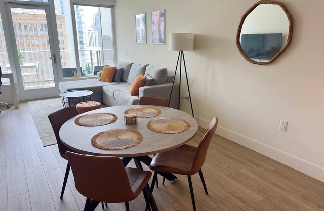 NEW Upscale Downtown San Diego Stay Queen Bed Pool Sauna