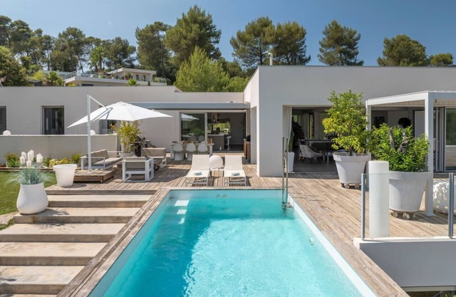 NEW ! Villa Popcorn, designed for light and views