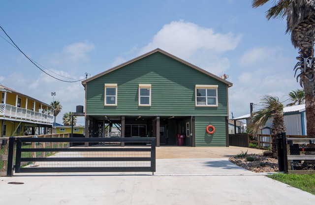 New waterfront listing in Sargent!
