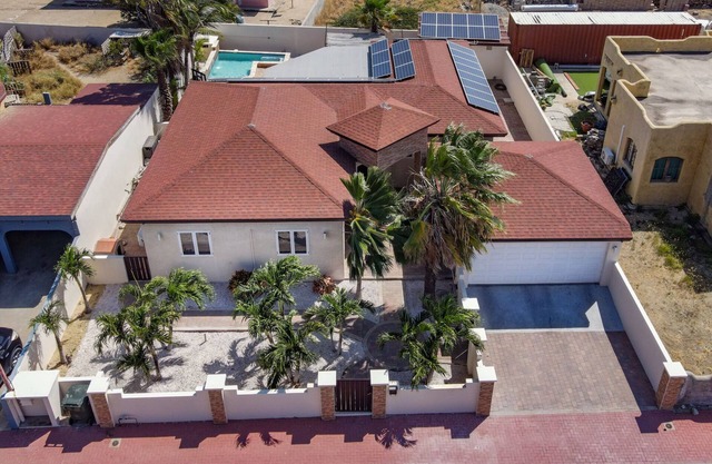 NEW! Welcome to Villa Albisa! 2 min from the beach!