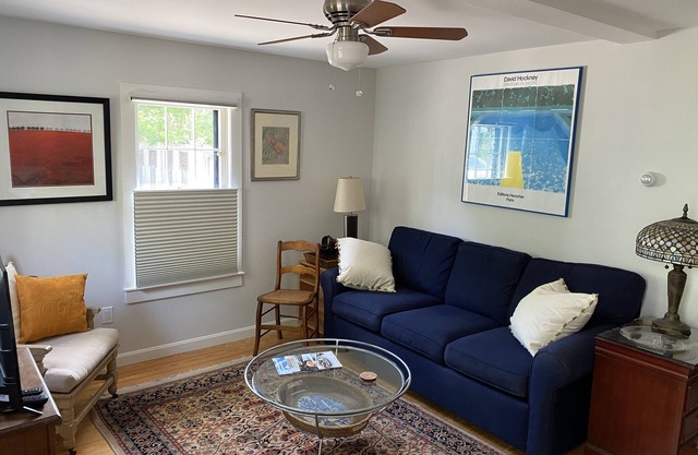 Newer 1 Bed, Parking & Pet