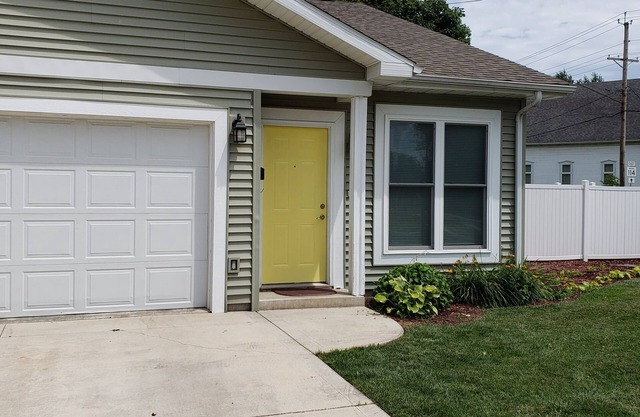 Newer 2 bedroom 1 bath with attached garage and free washer/dryer in a great loc