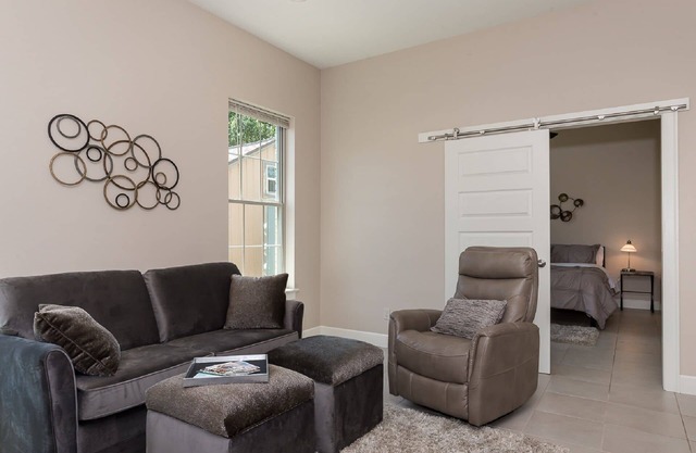 Newer Condo.Just Steps to Everything in Downtown Bentonville!