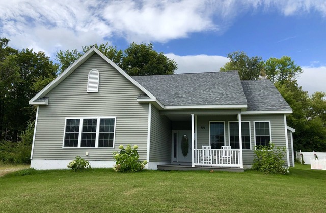 Newer Construction Lake View Cottage!