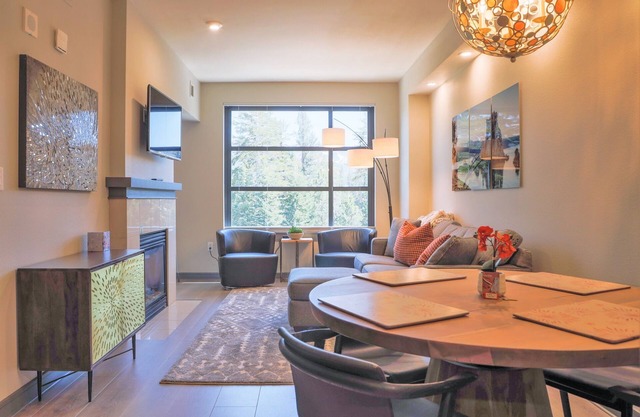 Newest at the Monache @ Village-Private Balcony-Stunning Views, 5 Star