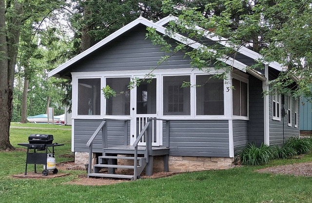 Newland's Resort Hill Cottage #3 on Indian Lake with a boat dock