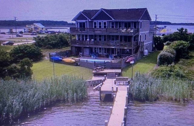 Newly redecorated luxury home with stunning sunset views on the Roanoke Sound
