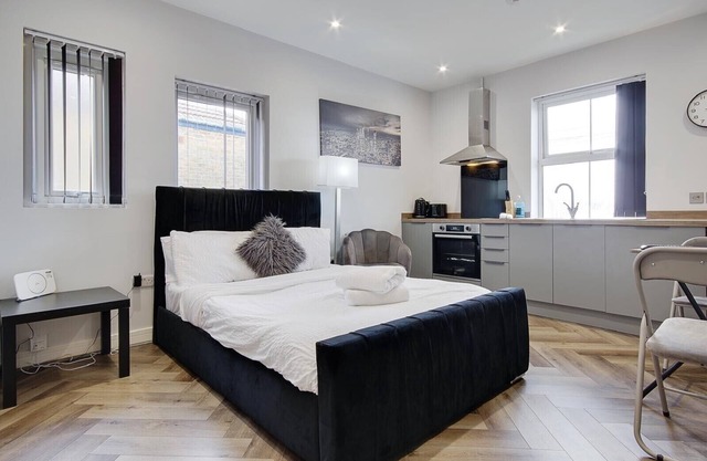 Newly Refurbished Modern Studio