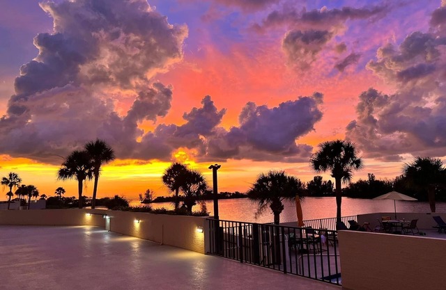 Newly remodeled 1 bed, 1 bath on Gulf. Great view, pool and pickleball daily!