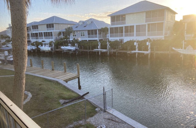 Newly remodeled 1 bedroom suite in Goodland Fl. fishing island of Marco Island