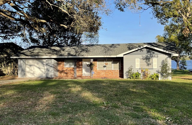 Newly remodeled Lakefront Vacation Home on the Chain of Lakes in Winter Haven