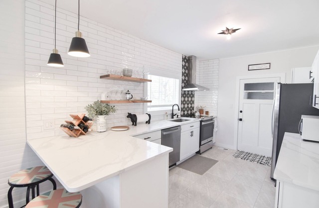 Newly remodeled luxury cottage in Belmont, NC Walk to Kevin Loftin Park