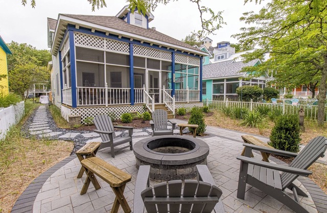 Newly Remodeled Rental, short walk to the beach