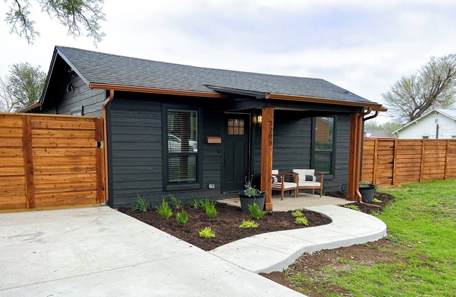 Newly Remodeled Romantic 1920's Bungalow