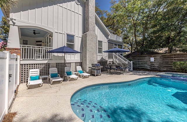 Newly Renovated for 2025! Wonderful Escape, Private Pool!, Pet Friendly! Close to Everything!